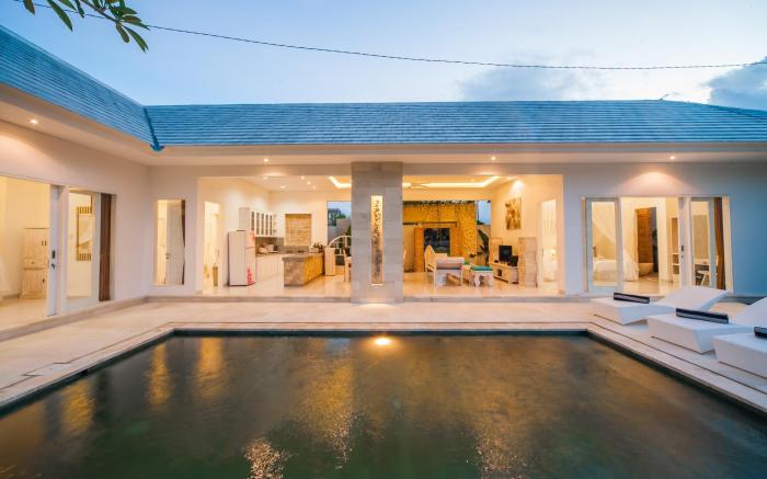 Float in the Pool of a Magnificent Villa