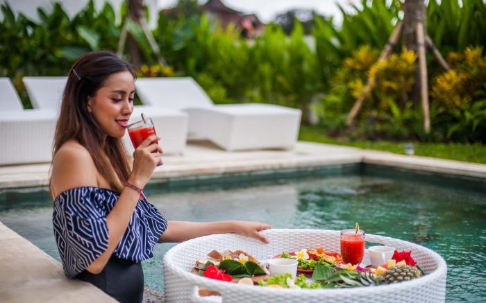 Float in the Pool of a Magnificent Villa
