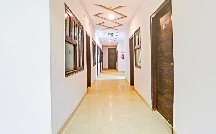 Super Hotel O Shalimar Bagh Max Hospital