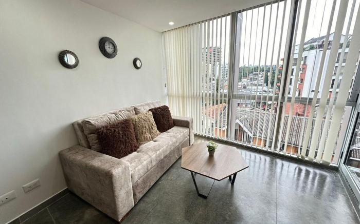 s805-Hermoso Apartaestudio con balcon Castellana