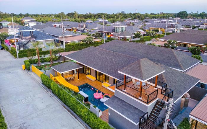 Sexy Pool Villa with Pool table 3 bedrooms plus 3-5 bathrooms at Cha-Am beach