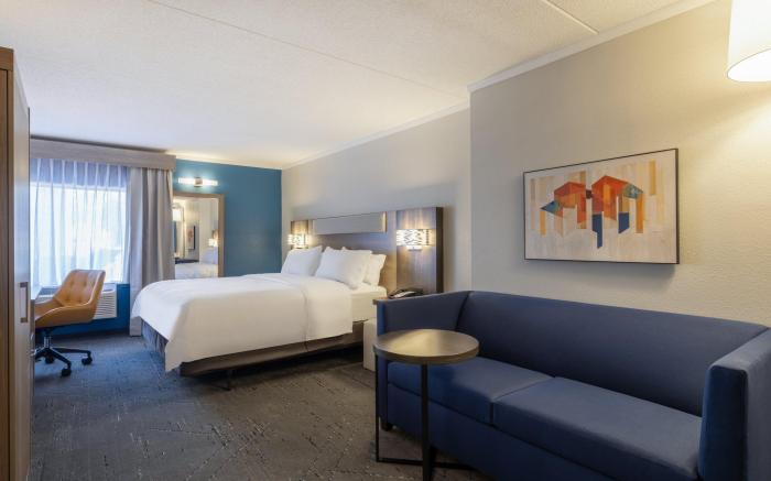 Holiday Inn Express & Suites Greensboro - (I-40 @ Wendover) By IHG