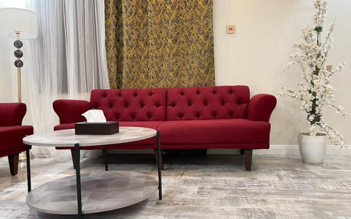 AQ 63 Stylish flat in burgundy colours, 4 adults