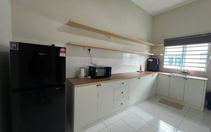 PoloStay Landed House 4 Room for 10 pax