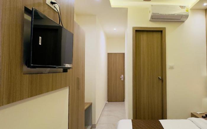 HOTEL BELLAMONT 