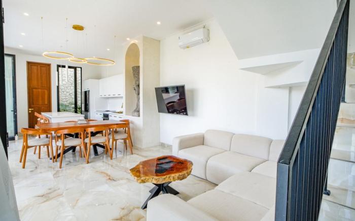 NEW Spacious villa 5 m to beach