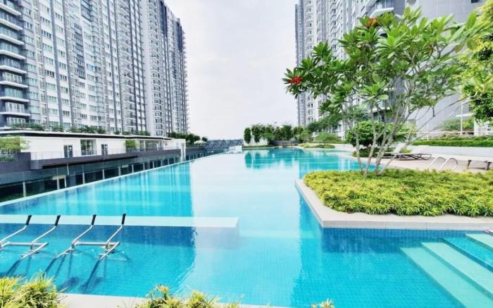 Del's Guesthouse @ Southville Same Level with Pool