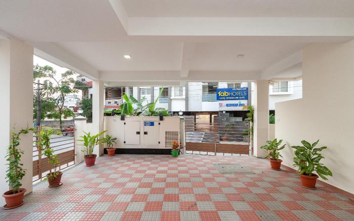 OYO Rithikha Inn Blossoms Near Chennai International Airport