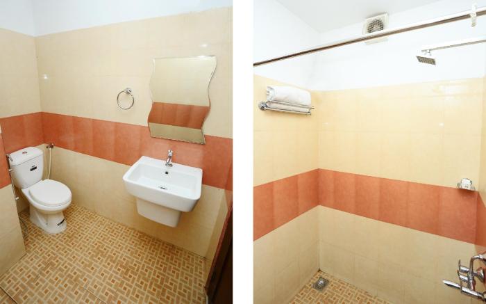 OYO 9932 Hotel Half Moon Residency