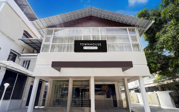 Super Townhouse Deshabhimani Road Kaloor Kochi