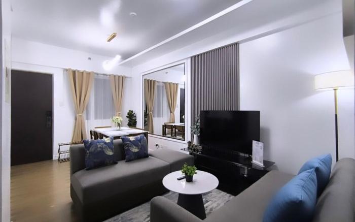 BRISTLE RIDGE COMFY WITH FREE PARKING AND BALCONY