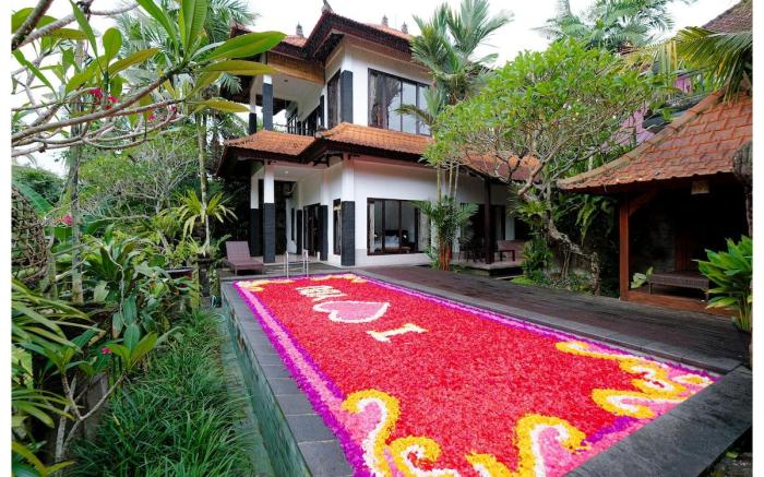 Wegy House with Pool on the jungle in center Ubud