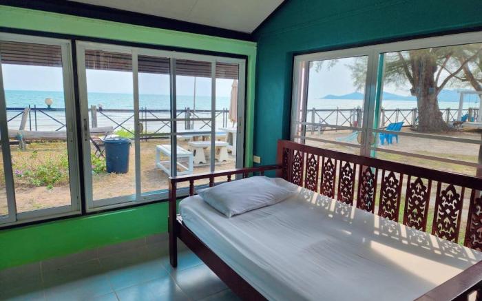 Rimhad Villa 4BR Maepim beachfront-Rayong