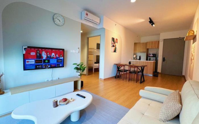 Splash Mania Air-Con Suite with Bluey Pool View