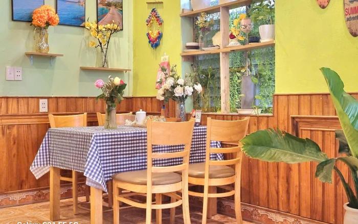 Sea House Sunrise - Two-Bedroom Apartment (3 Large Beds)