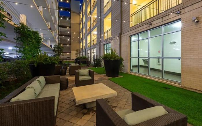 Luxury Downtown Houston Suite