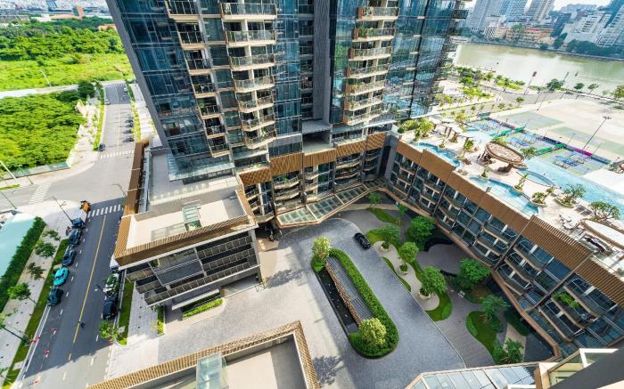 Metropole Compound Opera  Crest Galleria APT