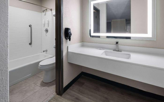 Days Inn by Wyndham Hinesville Near Fort Stewart