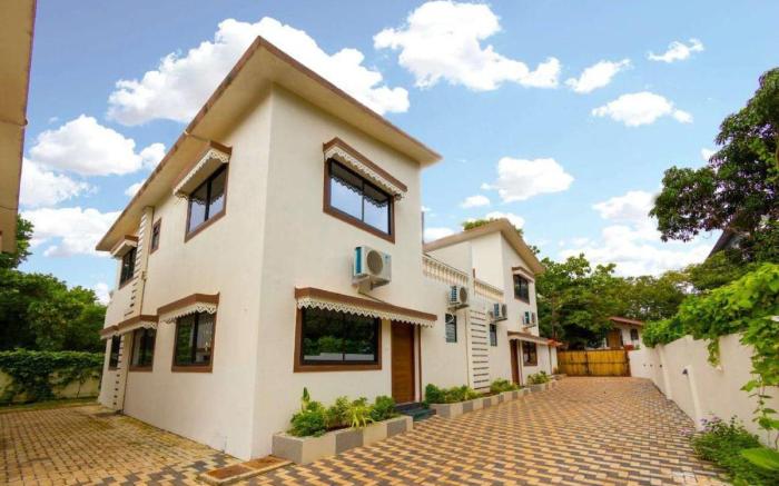 Anjuna 7bhk villa with pool & jacuzzi 1km to beach