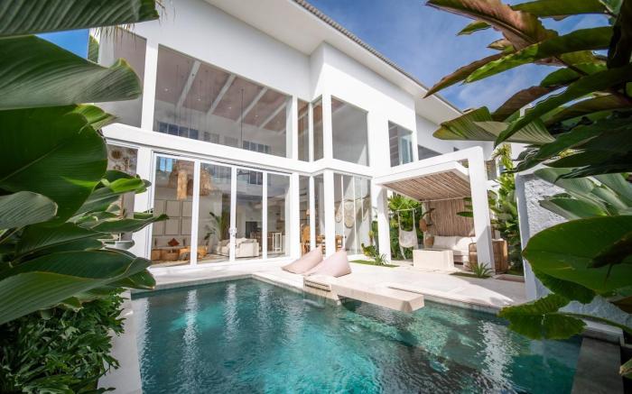 Serene Luxury Villa Near La Brisa and Echo Beach