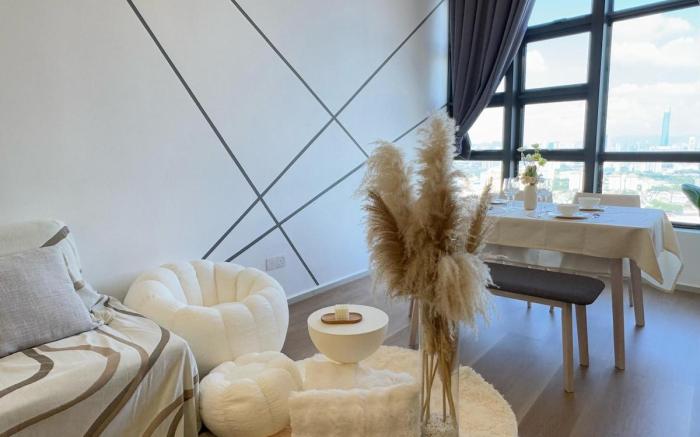 KLCC stay : MRT&Mall@ Eko cheras