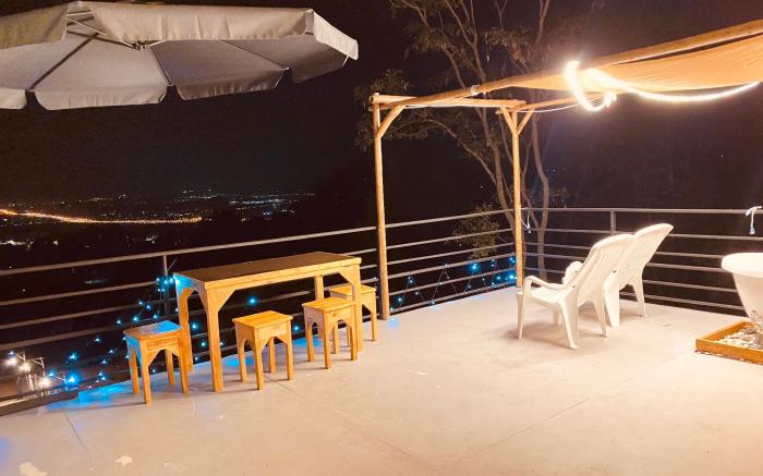 The cliff camp เขายายเที่ยง 