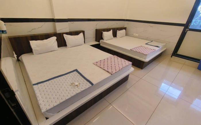 Shri Radhe Radhe Palace