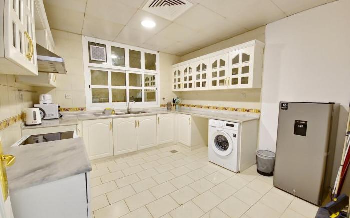 HARF22G01-02  Cozy 2BR Apt in AD