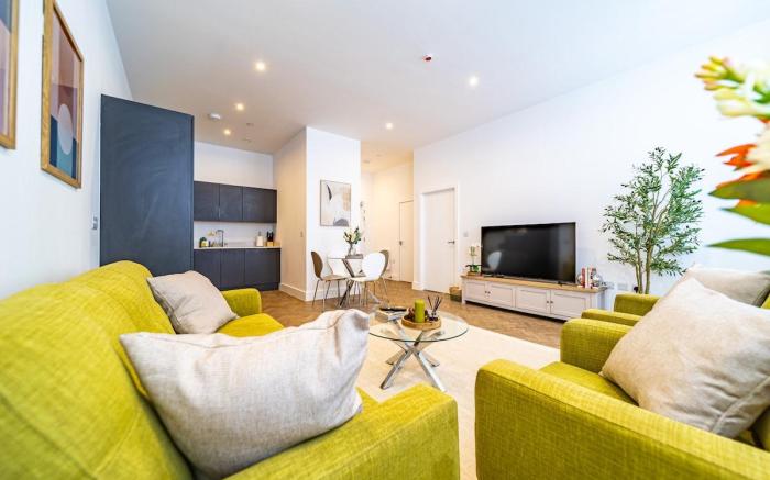 The Essex Escape - spacious 1 king bed, fast WiFi!