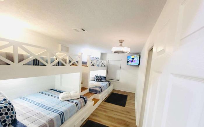 Stunning  4BD Jacuzzi - 4 Min To Beach Panama City