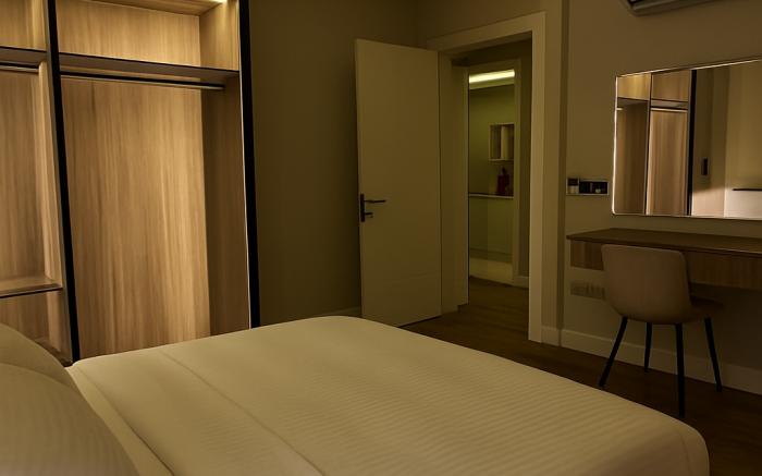 Luxury apartment with one bedroom and living room