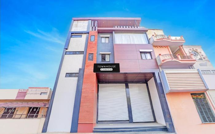 Townhouse Kanak Smart City Near Aurobindo Hospital Formerly Hotel Aashiyana