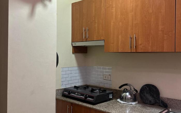 Centrally located Budget Apartment with Kitchen 