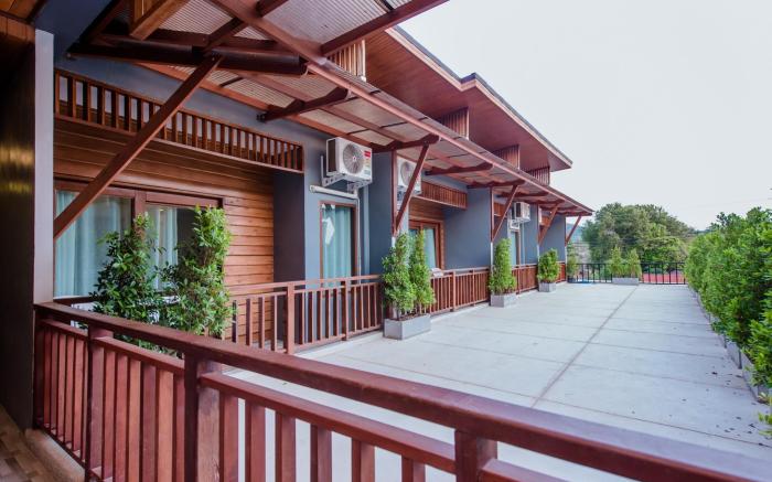 Lanta Ray Bay Hotel
