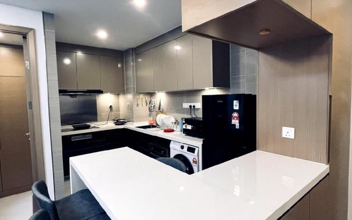 Garnet Homes @ R&F (free WiFi and 1 Car Park)