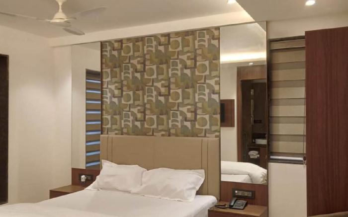 THE 37 , BOUTIQUE LUXURY ROOMS