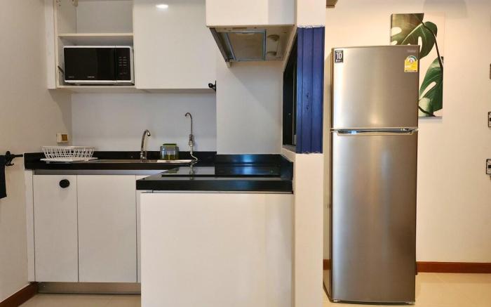 Spacious 1 BR Condo in Center