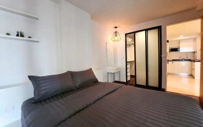 Spacious 1 BR Condo in Center