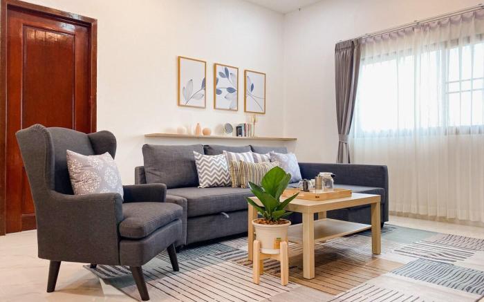 Radiance Room, Click Residence