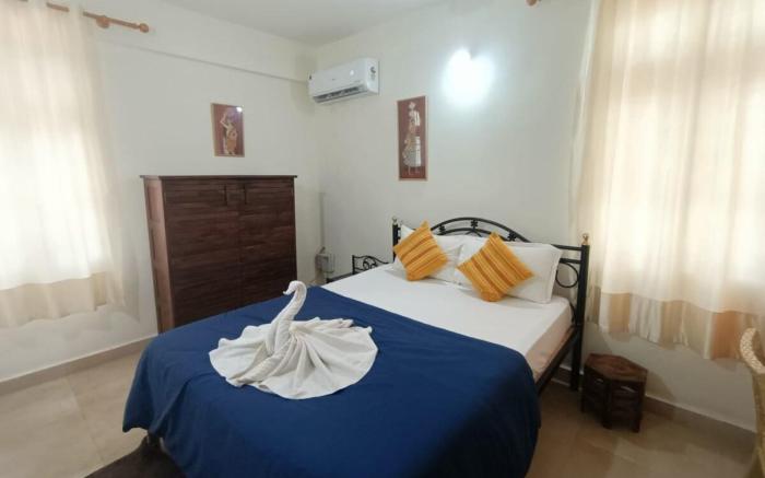 Cozy 2BHK Near Candolim Beach With AC/WiFi/UPS