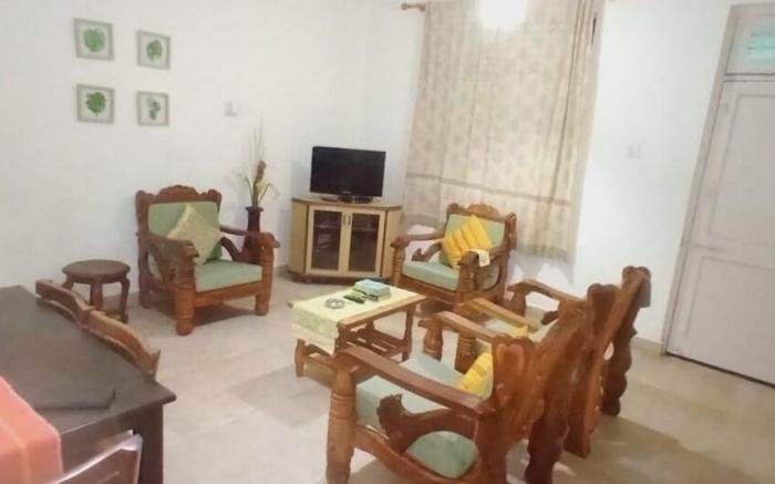 Cozy 2BHK Near Candolim Beach With AC/WiFi/UPS