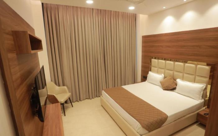 Goroomgo Ovel hotel (LUXURY) Ludhiyana