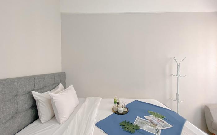 Great Deal Studio Apt Transpark Juanda By Travelio