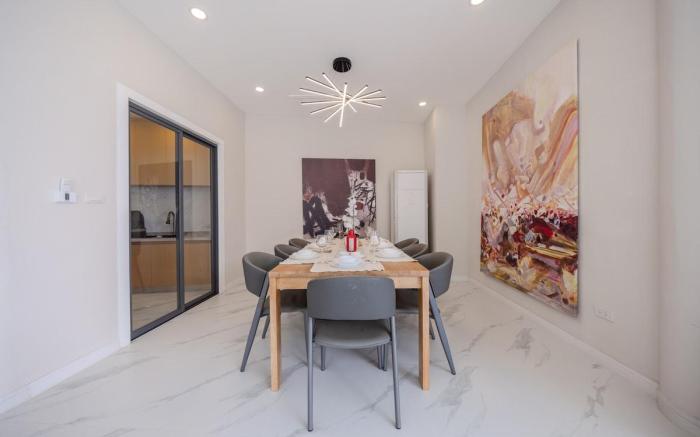 Sea house beachfront pool villa  芭提雅海屋度假民宿六卧