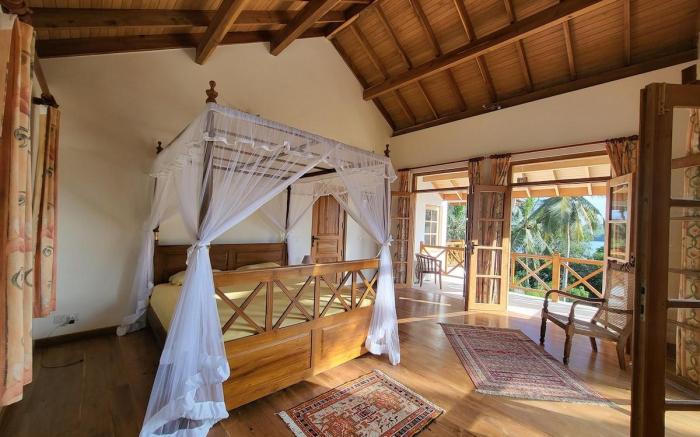 Luxury French "Cannelle  lake villa"