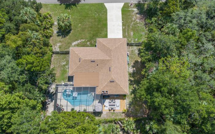 Minutes to boat ramps and beach and private pool!