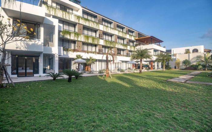 Octa Canggu Villa and Condotel