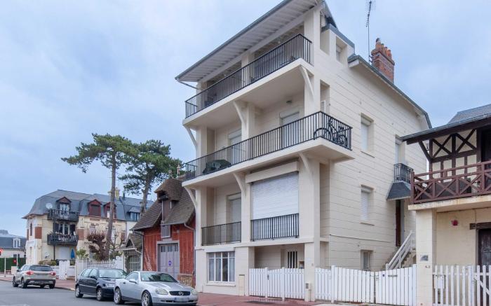 Apartment 4 people w/ balcony 500m from the beach