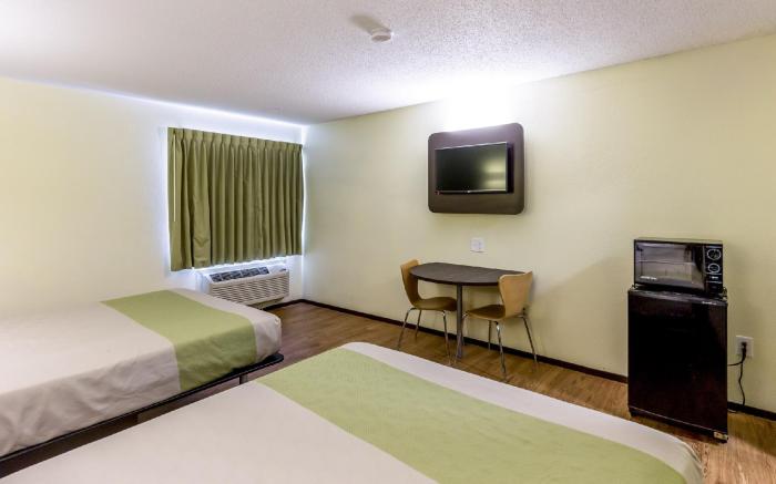 Motel 6 Troy, IL