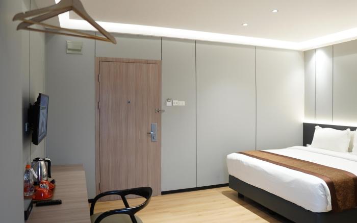 New Hollywood Hotel